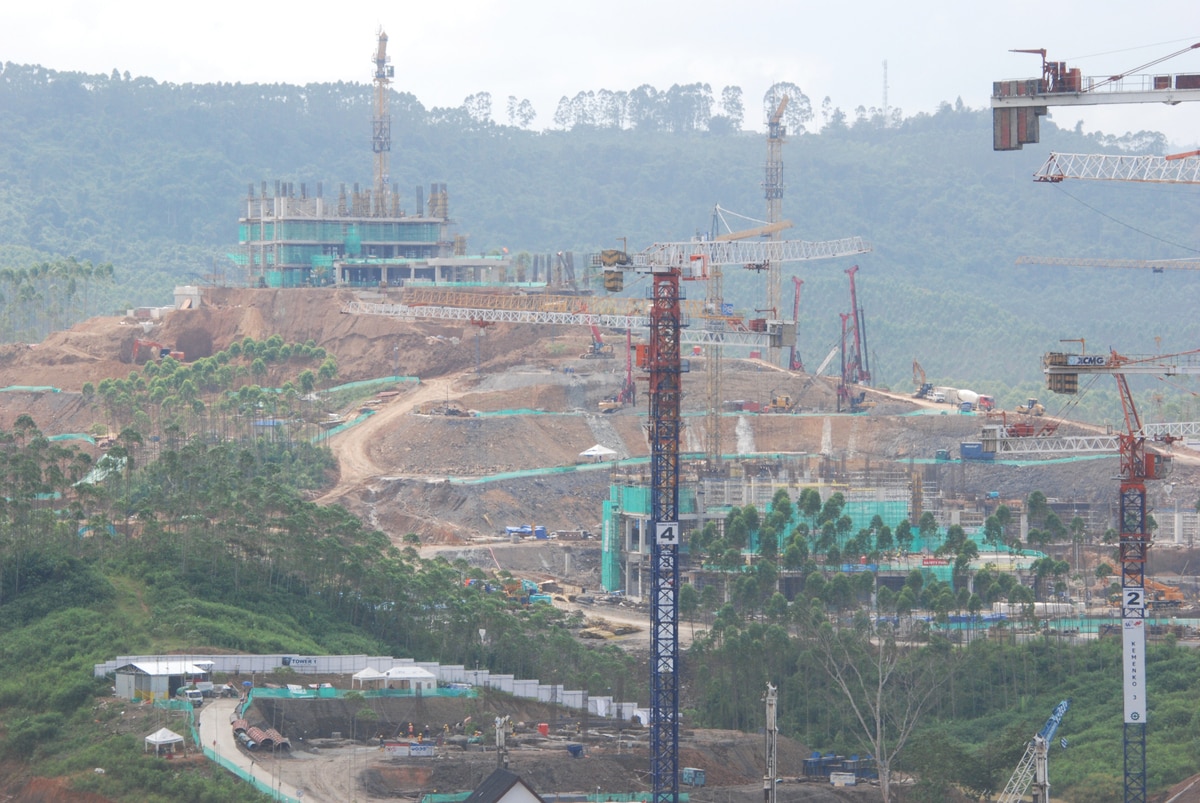 ソフトバンクも撤退、ジョコウィのレガシー「インドネシア首都移転」の