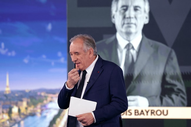 フランス「終わらない政治危機」の構造――物語なき中道は フランス「終わらない政治危機」の構造――物語なき中道は
