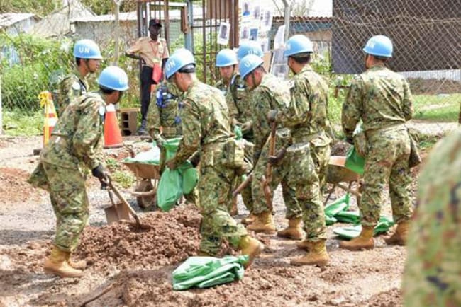 軽量な折り畳み自転車 陸上自衛隊 国際平和協力維持活動 PKO Tシャツ