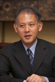 宇野重規(うの・しげき)東京大学教授。1967年生れ。専攻は政治思想史、政治哲学。著書に『トクヴィル 平等と不平等の理論家』(講談社、サントリー学芸賞)、『〈私〉時代のデモクラシー』(岩波新書)などがある。